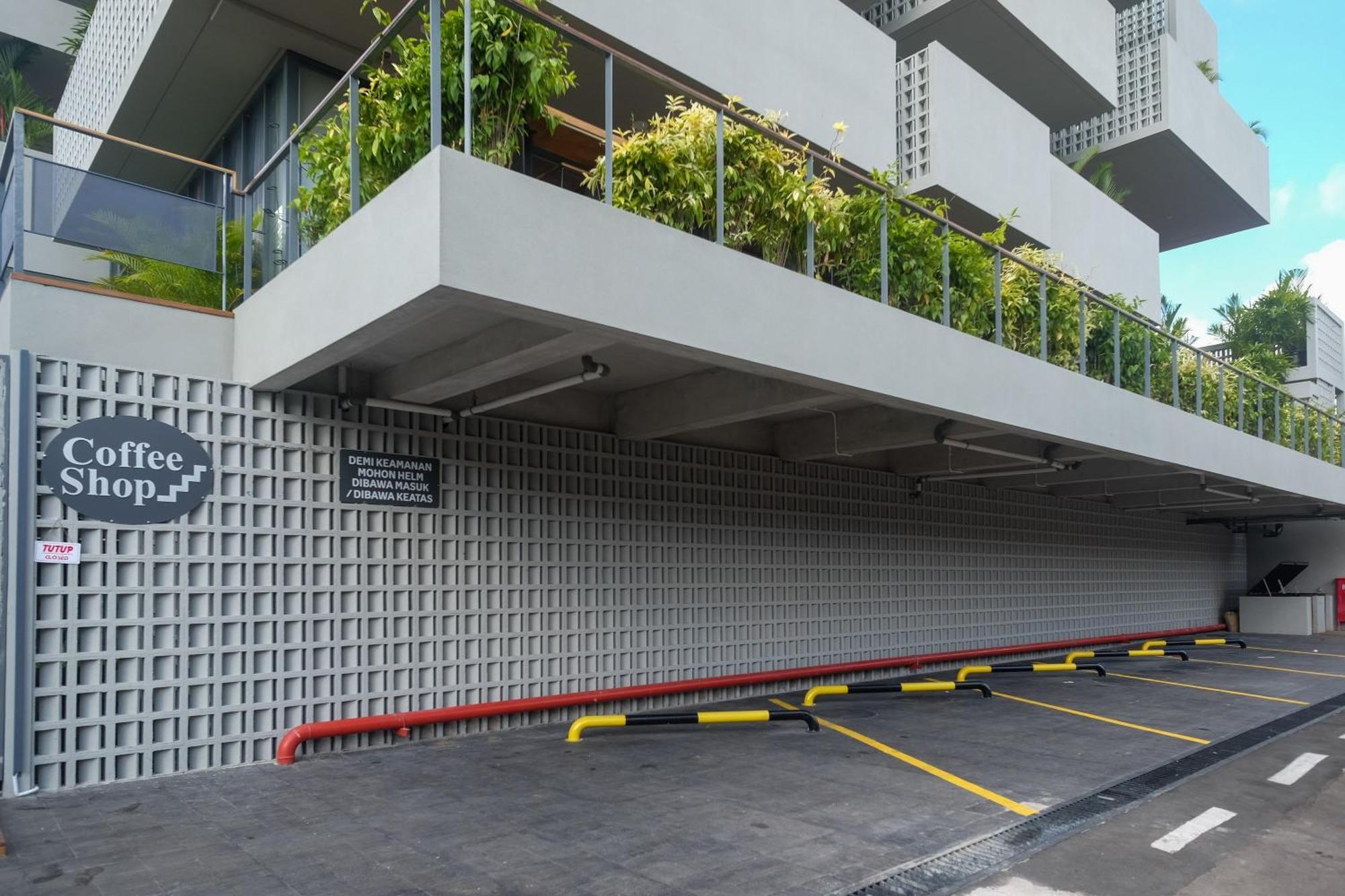 Sans Hotel Rg Living Jogja By Reddoorz Pakualaman Exterior photo