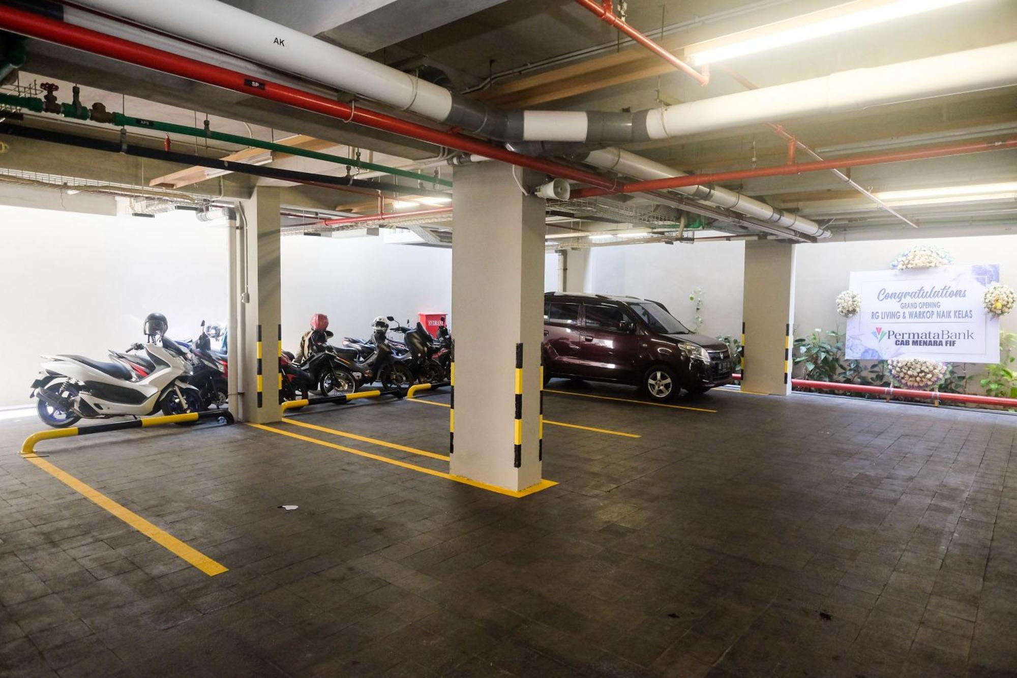 Sans Hotel Rg Living Jogja By Reddoorz Pakualaman Exterior photo
