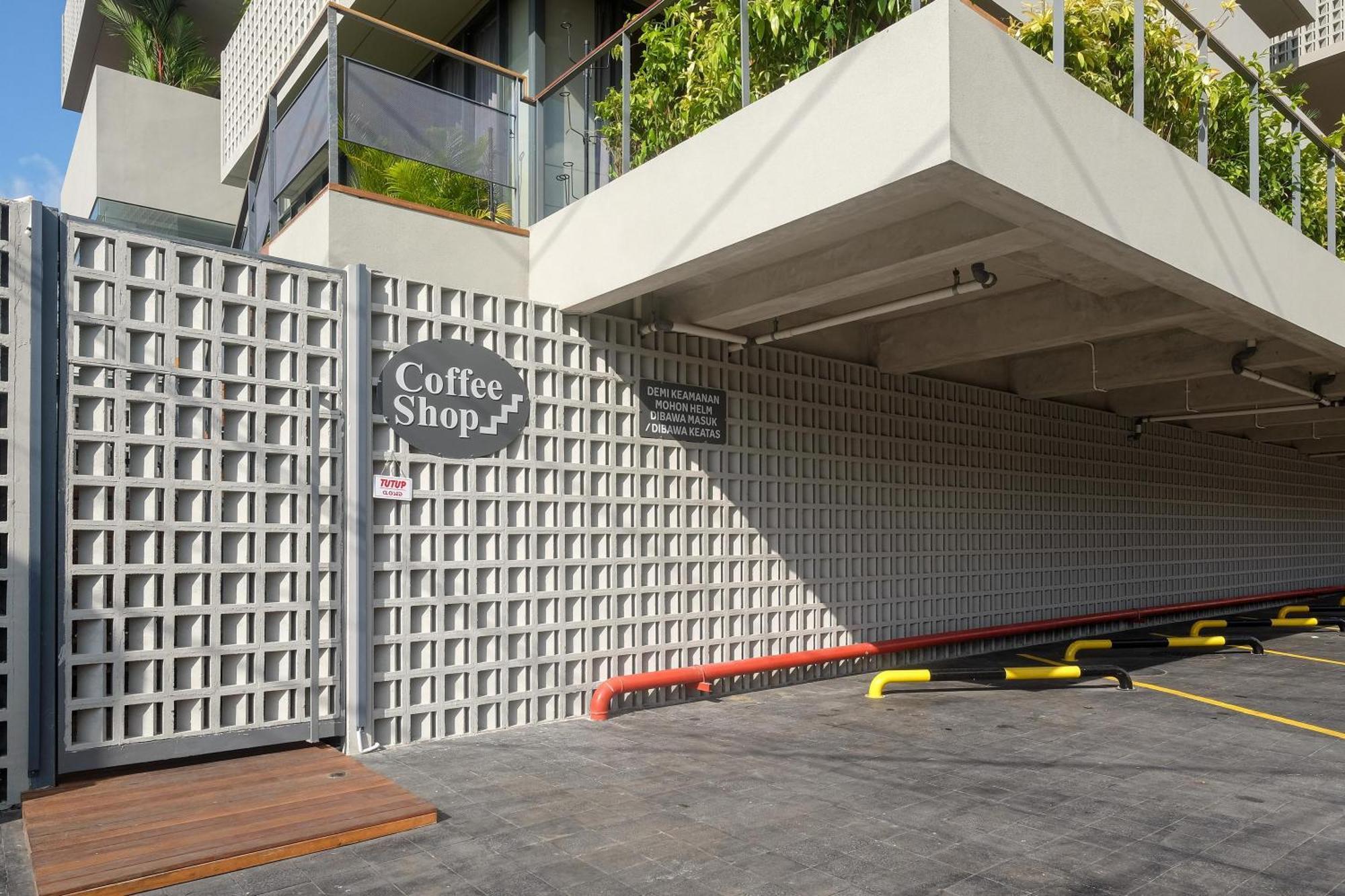 Sans Hotel Rg Living Jogja By Reddoorz Pakualaman Exterior photo