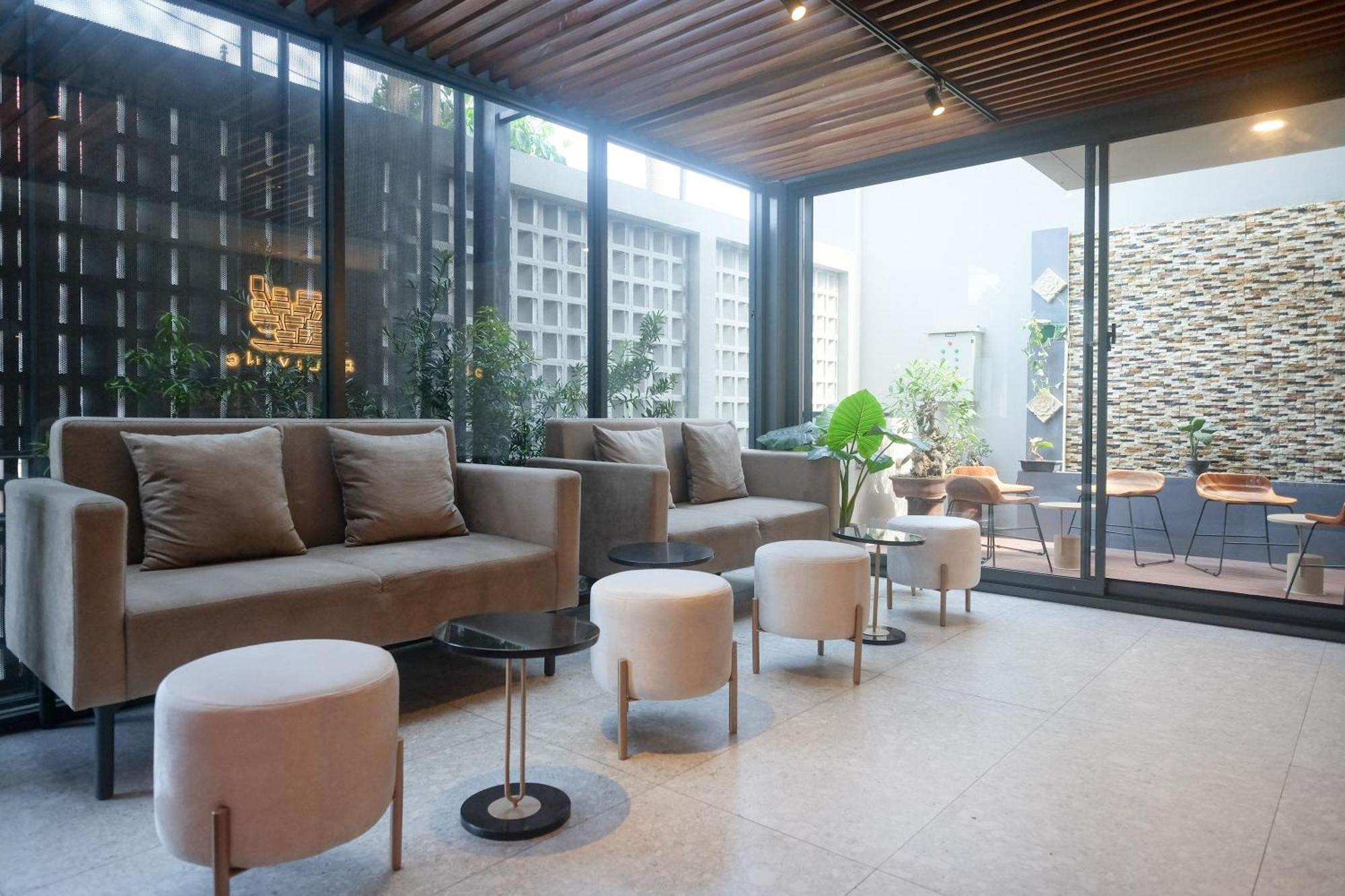 Sans Hotel Rg Living Jogja By Reddoorz Pakualaman Exterior photo