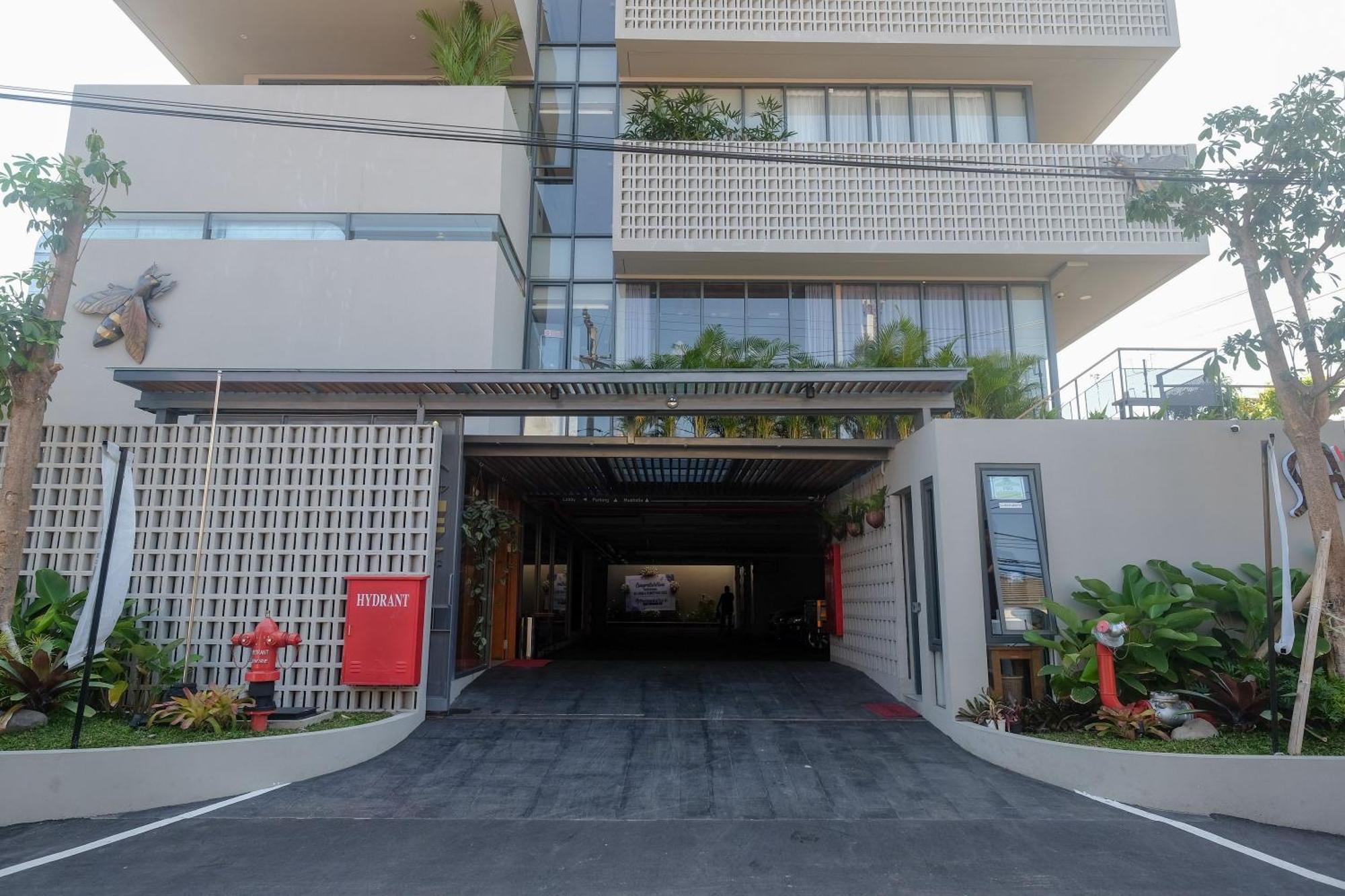 Sans Hotel Rg Living Jogja By Reddoorz Pakualaman Exterior photo