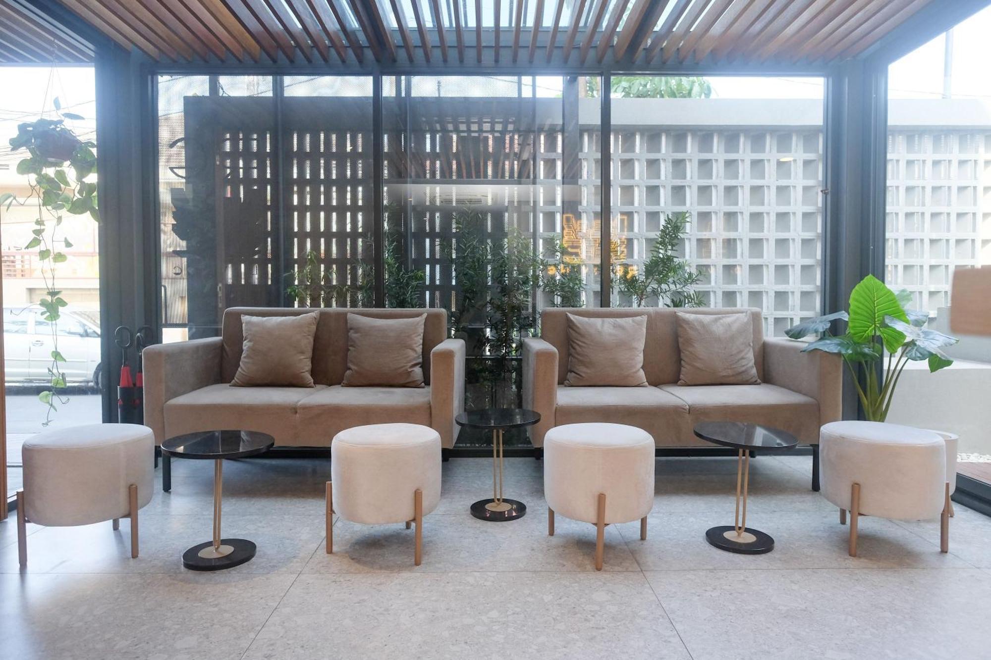 Sans Hotel Rg Living Jogja By Reddoorz Pakualaman Exterior photo