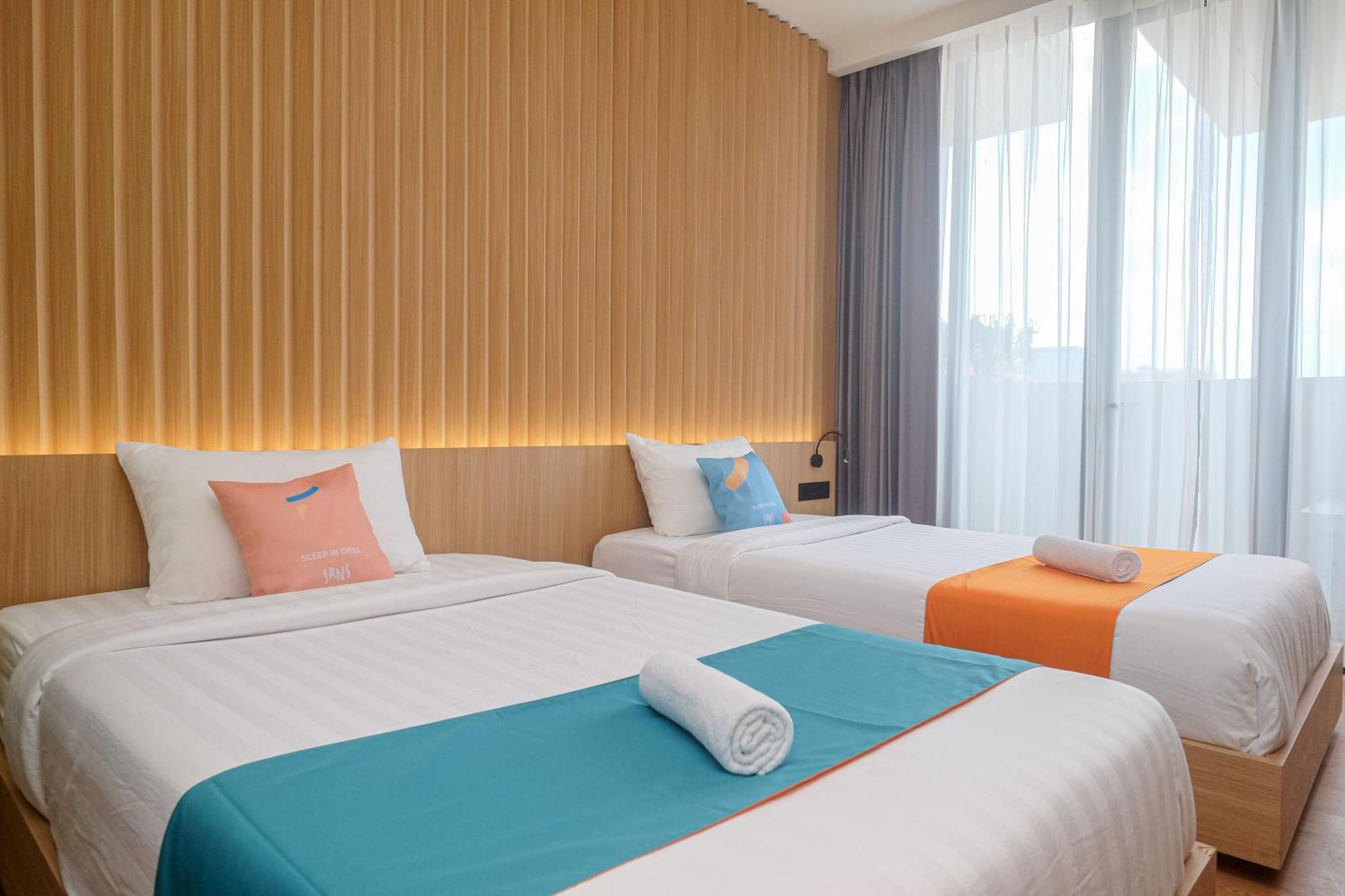 Sans Hotel Rg Living Jogja By Reddoorz Pakualaman Exterior photo