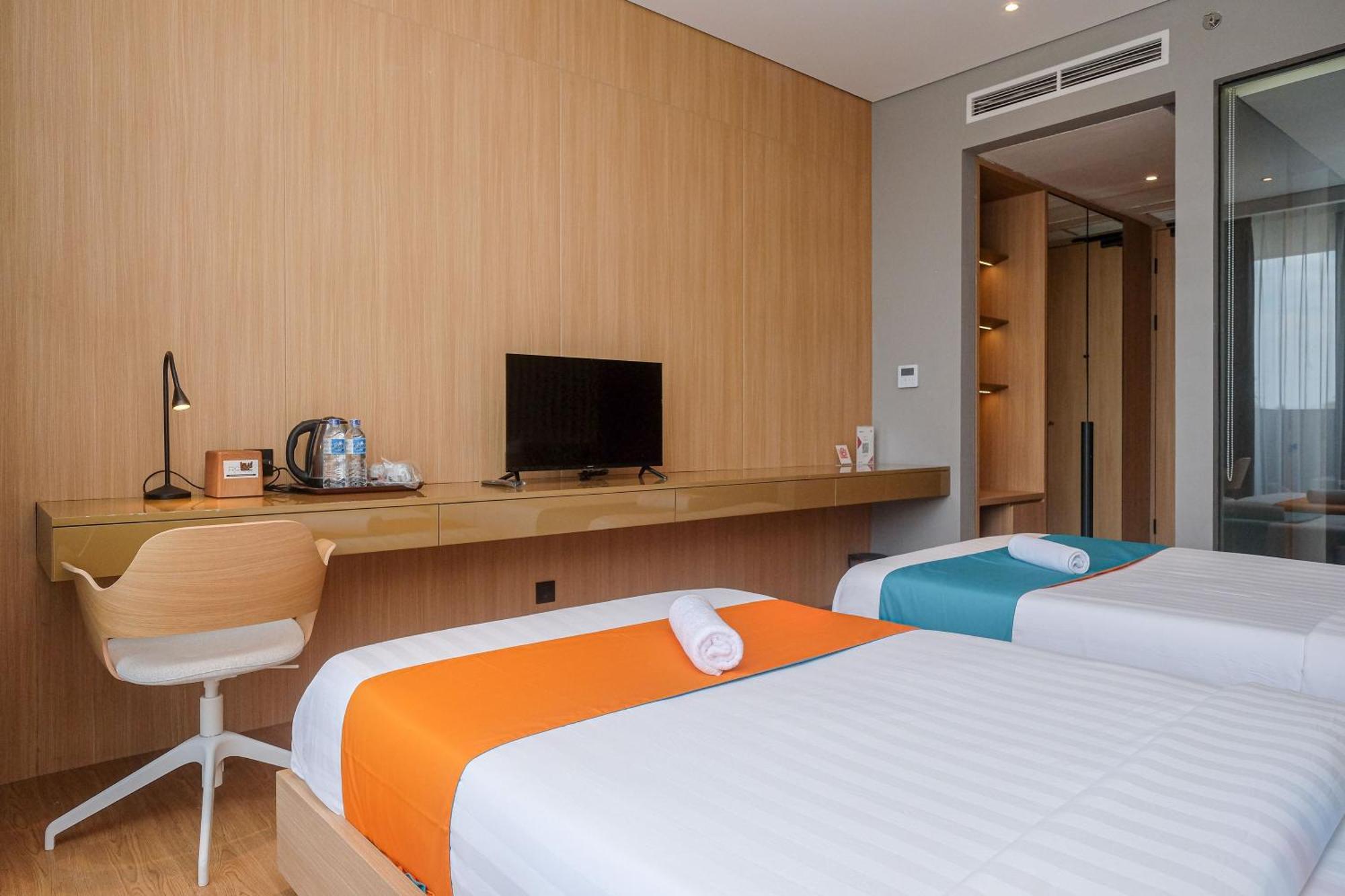 Sans Hotel Rg Living Jogja By Reddoorz Pakualaman Exterior photo