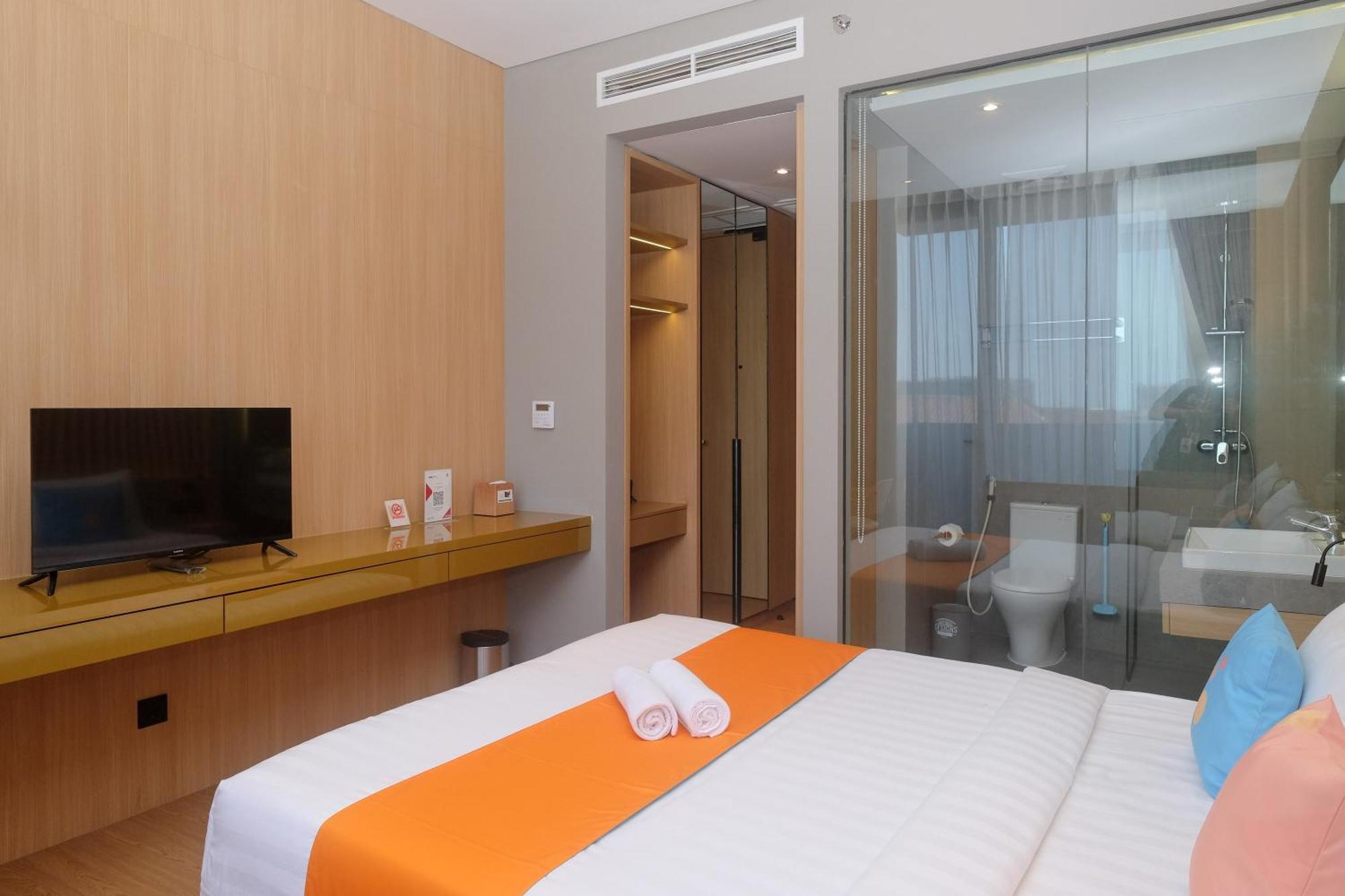 Sans Hotel Rg Living Jogja By Reddoorz Pakualaman Exterior photo
